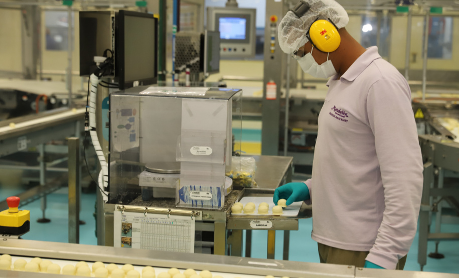 Mondelez O governador Carlos Massa Ratinho Junior visita  nesta terça-feira (10) ,  a empresa Mondelez na Cidade Industrial de Curitiba. Curitiba, 10/08/2021. Foto: Geraldo Bubniak/AEN