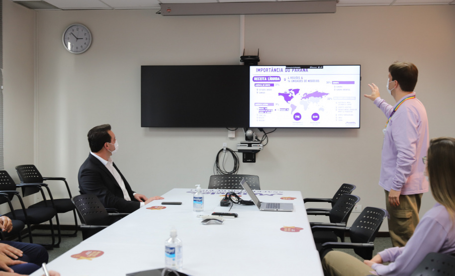 Mondelez O governador Carlos Massa Ratinho Junior visita  nesta terça-feira (10) ,  a empresa Mondelez na Cidade Industrial de Curitiba. Curitiba, 10/08/2021. Foto: Geraldo Bubniak/AEN