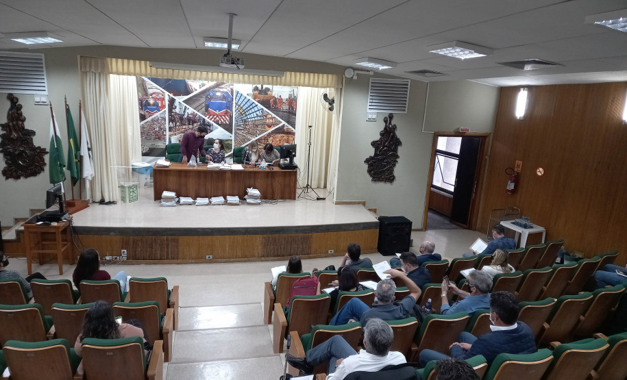 O Departamento de Estradas de Rodagem do Paraná (DER/PR) abriu nesta terça-feira (10) os envelopes com propostas de preços dos oito lotes do Programa de Segurança Viária das Rodovias Estaduais (Proseg Paraná), iniciativa que vai melhorar a segurança de 9.965,43 quilômetros de rodovias estaduais. -  Curitiba, 10/08/2021  -  Foto: DER