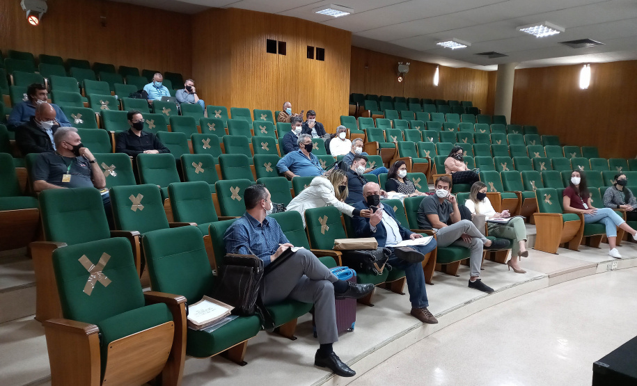 O Departamento de Estradas de Rodagem do Paraná (DER/PR) abriu nesta terça-feira (10) os envelopes com propostas de preços dos oito lotes do Programa de Segurança Viária das Rodovias Estaduais (Proseg Paraná), iniciativa que vai melhorar a segurança de 9.965,43 quilômetros de rodovias estaduais. -  Curitiba, 10/08/2021  -  Foto: DER