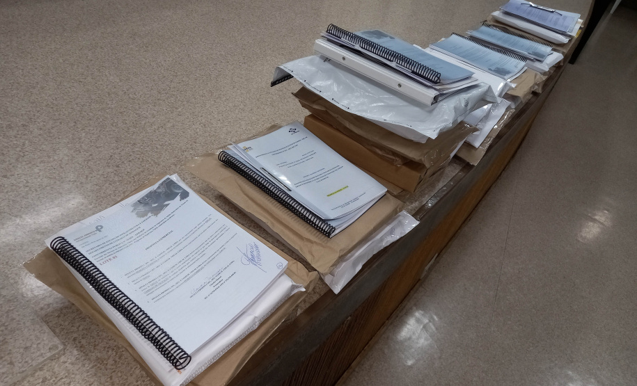 O Departamento de Estradas de Rodagem do Paraná (DER/PR) abriu nesta terça-feira (10) os envelopes com propostas de preços dos oito lotes do Programa de Segurança Viária das Rodovias Estaduais (Proseg Paraná), iniciativa que vai melhorar a segurança de 9.965,43 quilômetros de rodovias estaduais. -  Curitiba, 10/08/2021  -  Foto: DER