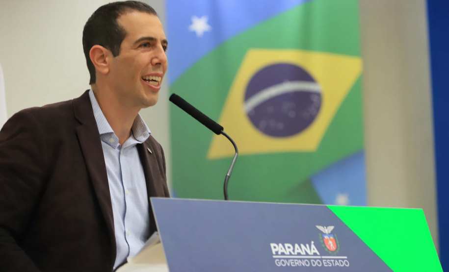 Governador Carlos Massa Ratinho Junior autoriza o pagamento das promoções e progressões dos servidores da educação. Foto: José Fernando Ogura/AEN