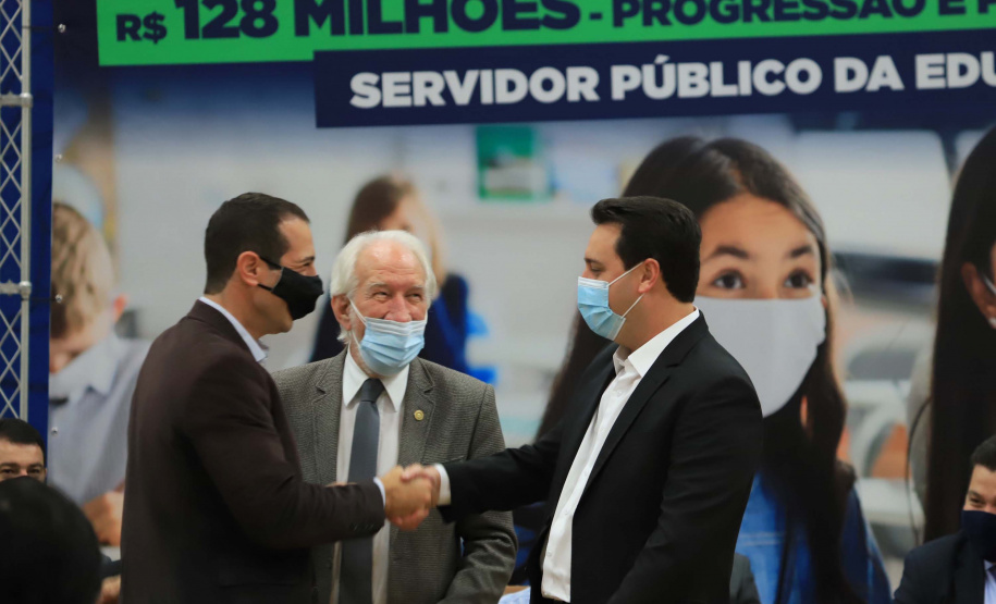 Governador Carlos Massa Ratinho Junior autoriza o pagamento das promoções e progressões dos servidores da educação. Foto: José Fernando Ogura/AEN
