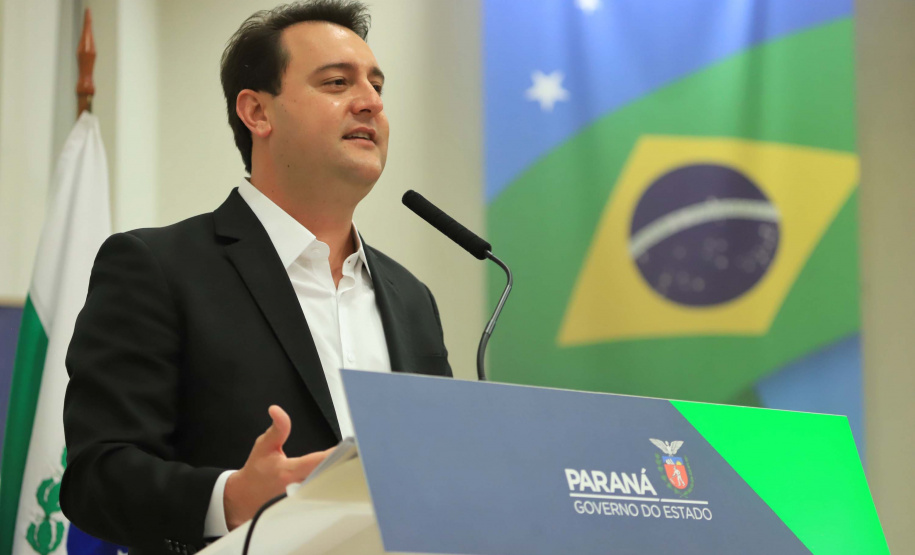 Governador Carlos Massa Ratinho Junior autoriza o pagamento das promoções e progressões dos servidores da educação. Foto: José Fernando Ogura/AEN