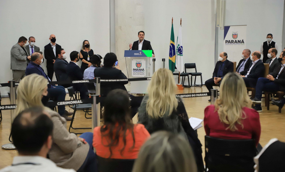 Governador Carlos Massa Ratinho Junior autoriza o pagamento das promoções e progressões dos servidores da educação. Foto: José Fernando Ogura/AEN