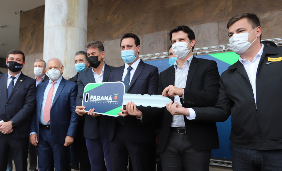 Entrega Viaturas O Governo do Paraná reforça o planejamento de renovação da frota de veículos das forças de segurança pública. Nesta quarta-feira (11), o governador Carlos Massa Ratinho Junior entregou novas viaturas para a Policia Militar, Policia Civil e Corpo de Bombeiros.Curitiba, 11/08/2021. Foto: Geraldo Bubniak/AEN