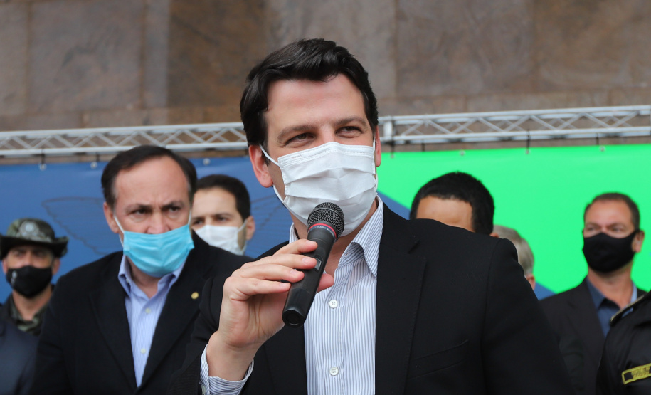 Entrega Viaturas O Governo do Paraná reforça o planejamento de renovação da frota de veículos das forças de segurança pública. Nesta quarta-feira (11), o governador Carlos Massa Ratinho Junior entregou novas viaturas para a Policia Militar, Policia Civil e Corpo de Bombeiros. Na foto, o viceprefeito de Curitiba, Eduardo Pimentel Curitiba, 11/08/2021. Foto: Geraldo Bubniak/AEN