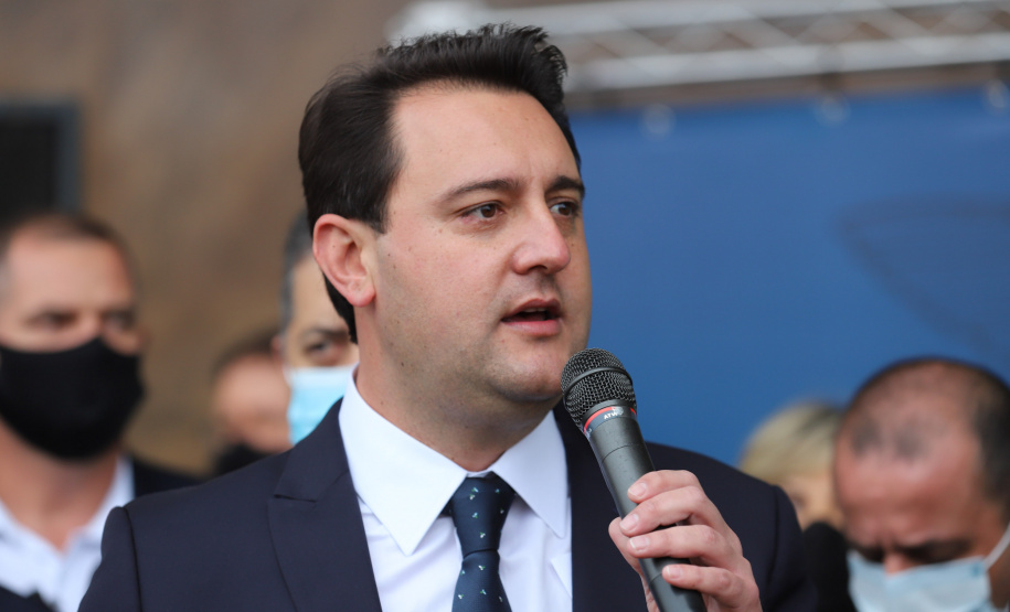 Entrega Viaturas O Governo do Paraná reforça o planejamento de renovação da frota de veículos das forças de segurança pública. Nesta quarta-feira (11), o governador Carlos Massa Ratinho Junior entregou novas viaturas para a Policia Militar, Policia Civil e Corpo de Bombeiros.Curitiba, 11/08/2021. Foto: Geraldo Bubniak/AEN