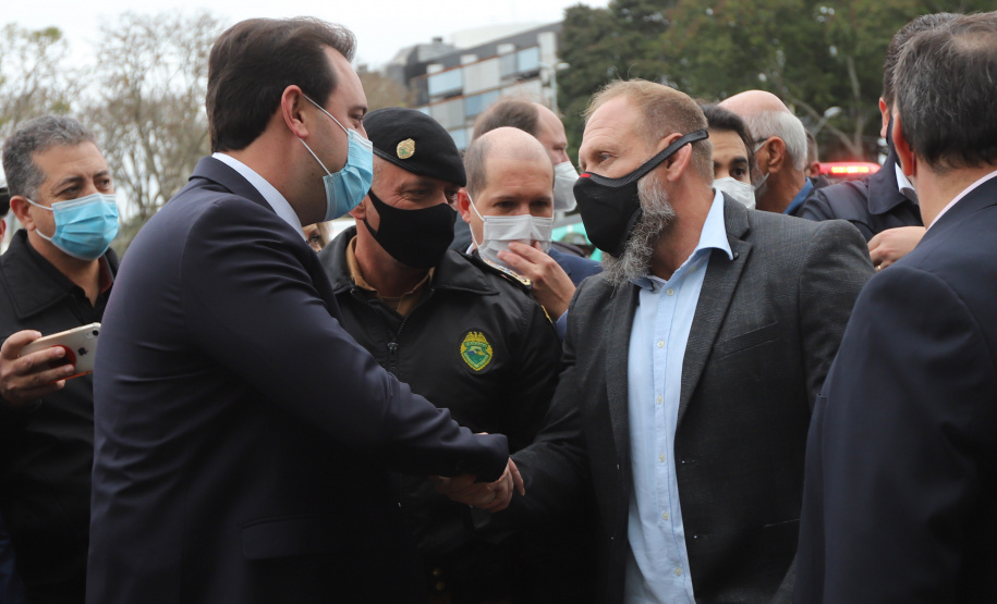 Entrega Viaturas O Governo do Paraná reforça o planejamento de renovação da frota de veículos das forças de segurança pública. Nesta quarta-feira (11), o governador Carlos Massa Ratinho Junior entregou novas viaturas para a Policia Militar, Policia Civil e Corpo de Bombeiros.Curitiba, 11/08/2021. Foto: Geraldo Bubniak/AEN