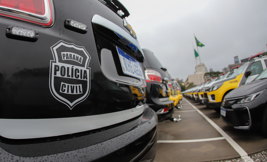 Entrega Viaturas O Governo do Paraná reforça o planejamento de renovação da frota de veículos das forças de segurança pública. Nesta quarta-feira (11), o governador Carlos Massa Ratinho Junior entregou novas viaturas para a Policia Militar, Policia Civil e Corpo de Bombeiros.Curitiba, 11/08/2021. Foto: Geraldo Bubniak/AEN