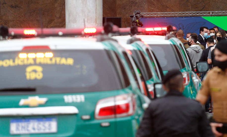 O Governo do Paraná reforça o planejamento de renovação da frota de veículos das forças de segurança pública. Nesta quarta-feira (11), o governador Carlos Massa Ratinho Junior entregou novas viaturas para a Policia Militar, Policia Civil e Corpo de Bombeiros.Curitiba, 11/08/2021. Foto: Jonathan Campos/AEN