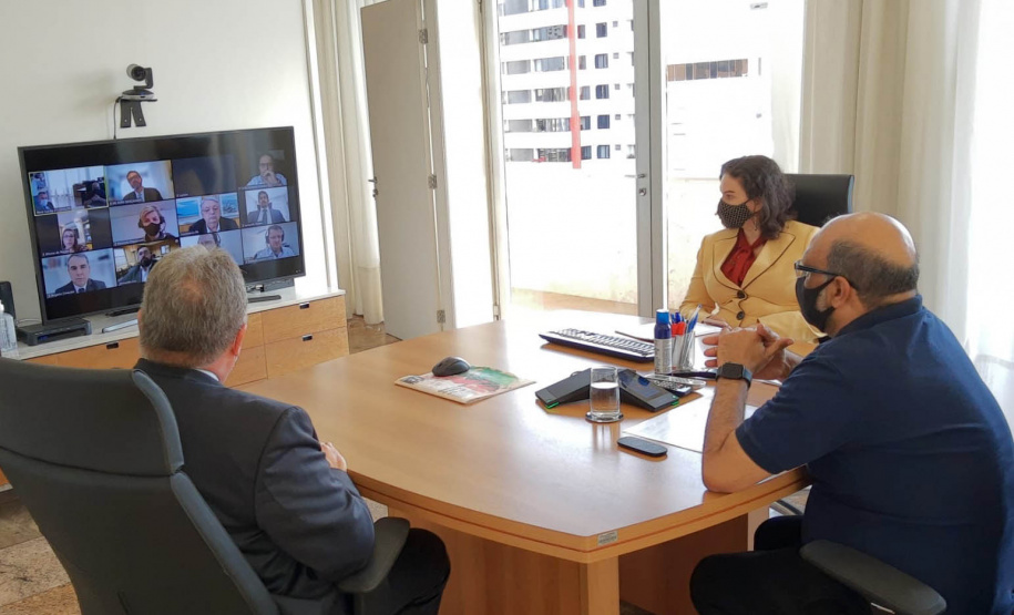 O secretário da Fazenda, Renê Oliveira Garcia Junior, empossou nesta terça-feira (10), durante reunião online, os novos integrantes do Conselho de Contribuintes e Recursos Fiscais (CCRF) para o mandato de um ano.  -  Curitiba, 11/08/2021  -  Foto: SEFA