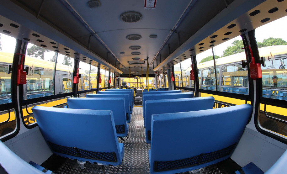 Onibus Escolar Rural Infraestrutura escolar da rede estadual recebe R$ 480 milhões em investimentos. Foto: Geraldo Bubniak/AEN