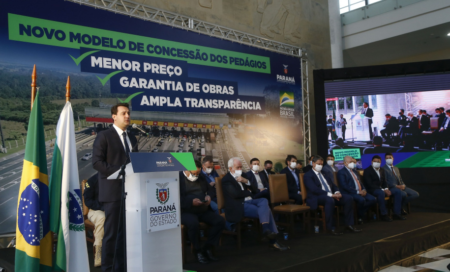 O governador Carlos Massa Ratinho Junior e o ministro da Infraestrutura, Tarcísio Gomes de Freitas, apresentam, os detalhes da nova concessão de 3,3 mil quilômetros de rodovias do Paraná. Foto: Jonathan Campos/AEN