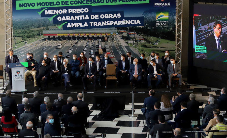 O governador Carlos Massa Ratinho Junior e o ministro da Infraestrutura, Tarcísio Gomes de Freitas, apresentam, os detalhes da nova concessão de 3,3 mil quilômetros de rodovias do Paraná. Foto: Ari Dias/AEN