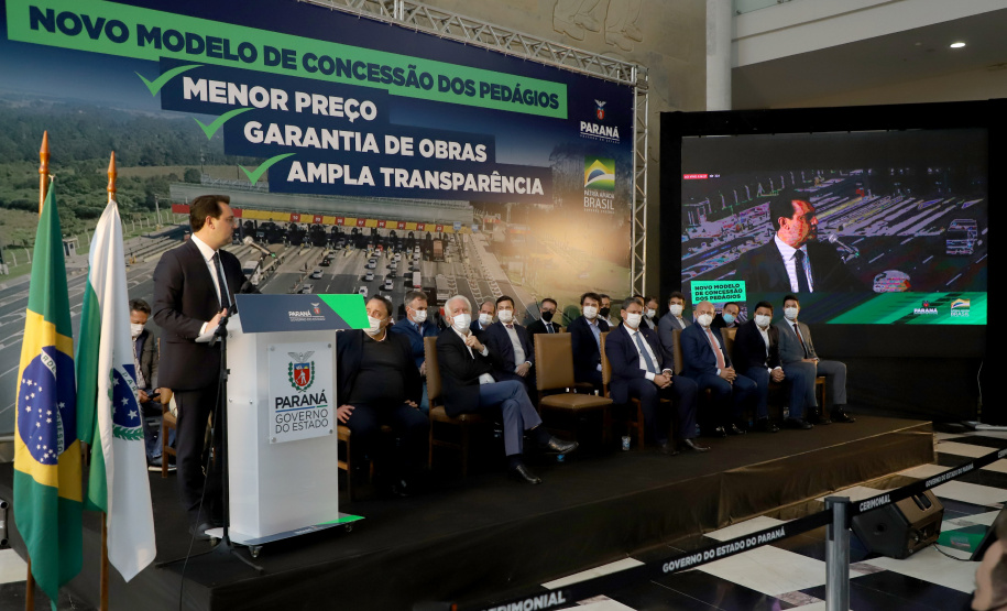 O governador Carlos Massa Ratinho Junior e o ministro da Infraestrutura, Tarcísio Gomes de Freitas, apresentam, os detalhes da nova concessão de 3,3 mil quilômetros de rodovias do Paraná. Foto: Ari Dias/AEN
