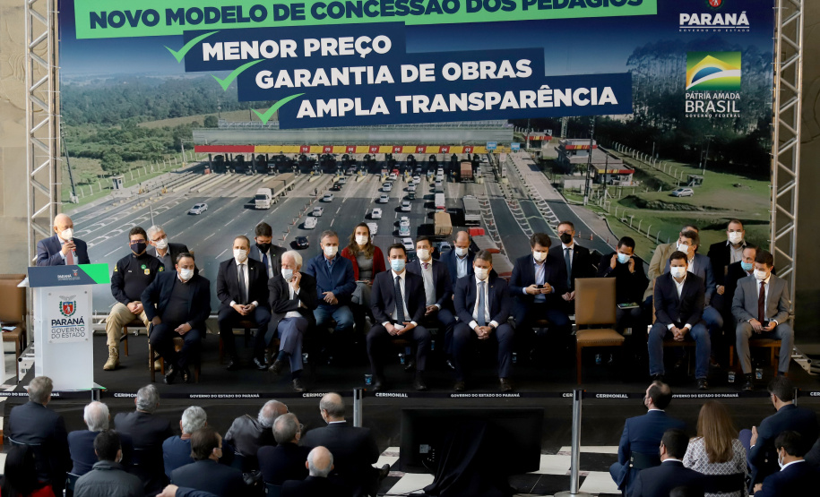 O governador Carlos Massa Ratinho Junior e o ministro da Infraestrutura, Tarcísio Gomes de Freitas, apresentam, os detalhes da nova concessão de 3,3 mil quilômetros de rodovias do Paraná. Foto: Ari Dias/AEN