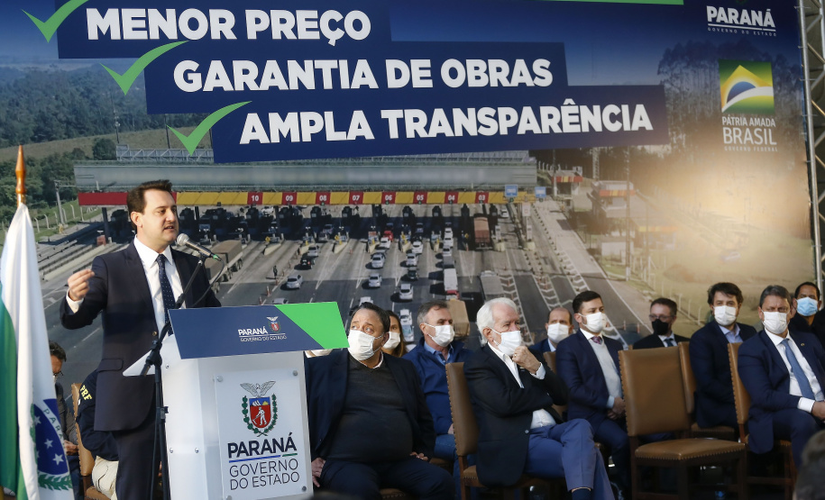 O governador Carlos Massa Ratinho Junior e o ministro da Infraestrutura, Tarcísio Gomes de Freitas, apresentam, os detalhes da nova concessão de 3,3 mil quilômetros de rodovias do Paraná.   Foto: Jonathan Campos/AEN