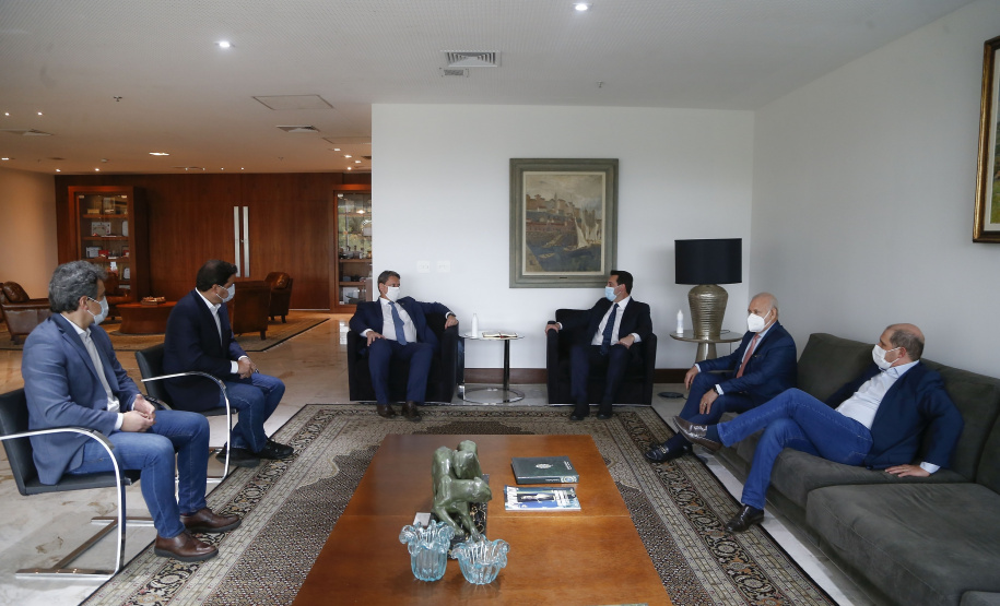 O governador Carlos Massa Ratinho Junior e o ministro da Infraestrutura, Tarcísio Gomes de Freitas, apresentam, os detalhes da nova concessão de 3,3 mil quilômetros de rodovias do Paraná.   Foto: Jonathan Campos/AEN