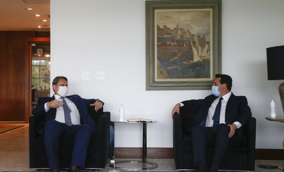 O governador Carlos Massa Ratinho Junior e o ministro da Infraestrutura, Tarcísio Gomes de Freitas, apresentam, os detalhes da nova concessão de 3,3 mil quilômetros de rodovias do Paraná.   Foto: Jonathan Campos/AEN