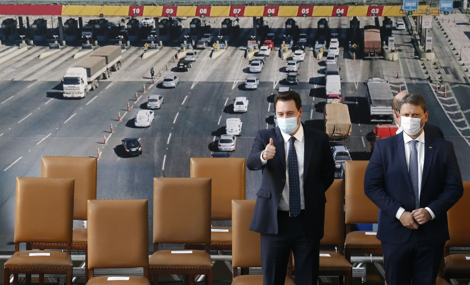 O governador Carlos Massa Ratinho Junior e o ministro da Infraestrutura, Tarcísio Gomes de Freitas, apresentam, os detalhes da nova concessão de 3,3 mil quilômetros de rodovias do Paraná. Foto: Jonathan Campos/AEN