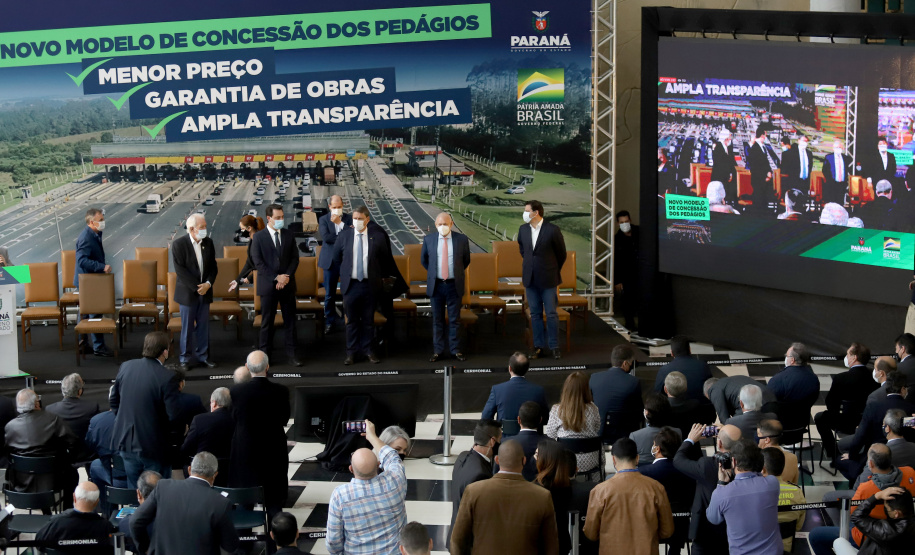 O governador Carlos Massa Ratinho Junior e o ministro da Infraestrutura, Tarcísio Gomes de Freitas, apresentam, os detalhes da nova concessão de 3,3 mil quilômetros de rodovias do Paraná. Foto: Ari Dias/AEN