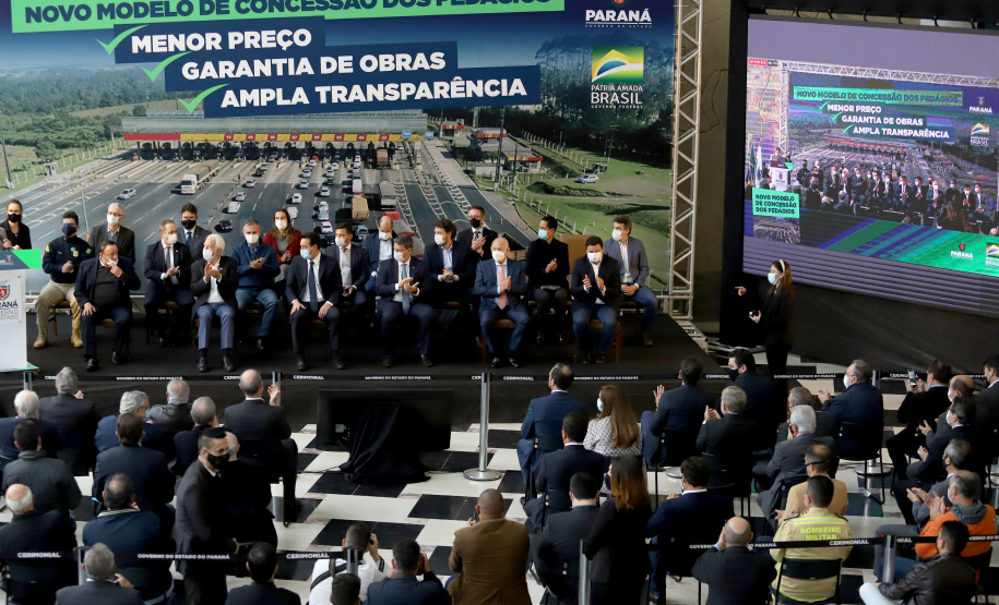 O governador Carlos Massa Ratinho Junior e o ministro da Infraestrutura, Tarcísio Gomes de Freitas, apresentam, os detalhes da nova concessão de 3,3 mil quilômetros de rodovias do Paraná. Foto: Ari Dias/AEN