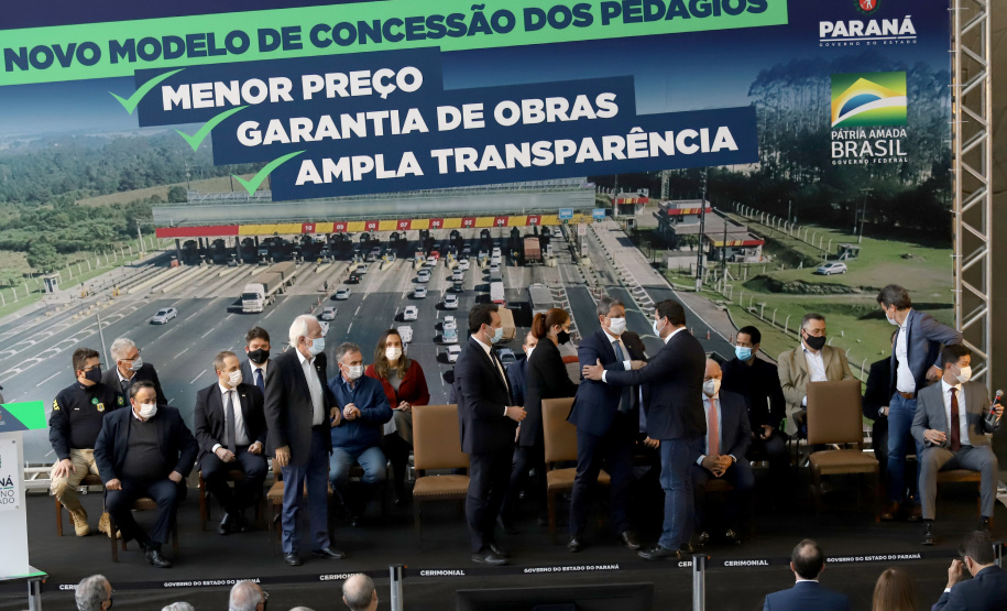 O governador Carlos Massa Ratinho Junior e o ministro da Infraestrutura, Tarcísio Gomes de Freitas, apresentam, os detalhes da nova concessão de 3,3 mil quilômetros de rodovias do Paraná. Foto: Ari Dias/AEN