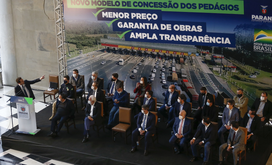 O governador Carlos Massa Ratinho Junior e o ministro da Infraestrutura, Tarcísio Gomes de Freitas, apresentam, os detalhes da nova concessão de 3,3 mil quilômetros de rodovias do Paraná. Foto: Jonathan Campos/AEN
