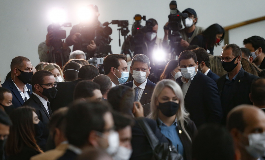 O governador Carlos Massa Ratinho Junior e o ministro da Infraestrutura, Tarcísio Gomes de Freitas, apresentam, os detalhes da nova concessão de 3,3 mil quilômetros de rodovias do Paraná. Foto: Jonathan Campos/AEN