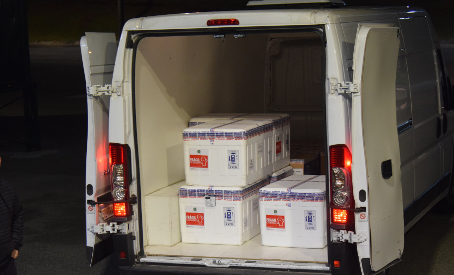 Novo lote com 114 mil vacinas contra a Covid-19 chega ao Paraná Foto: Américo Antonio/SESA
