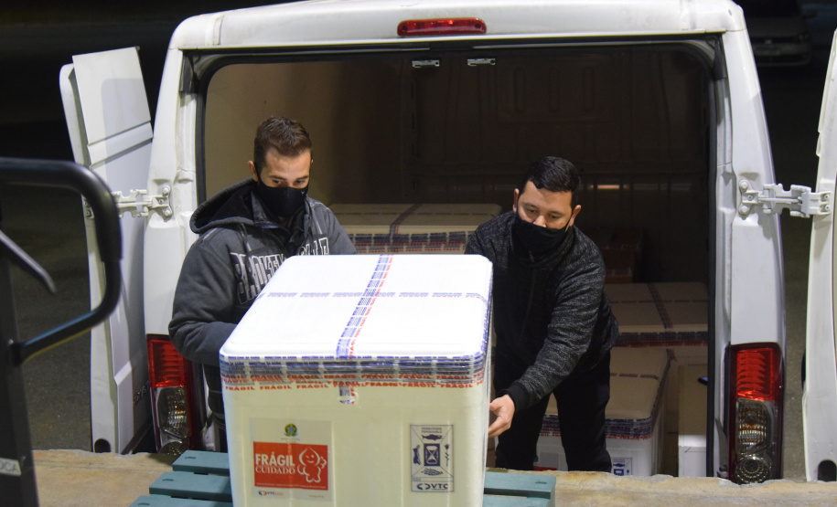 Novo lote com 114 mil vacinas contra a Covid-19 chega ao Paraná Foto: Américo Antonio/SESA