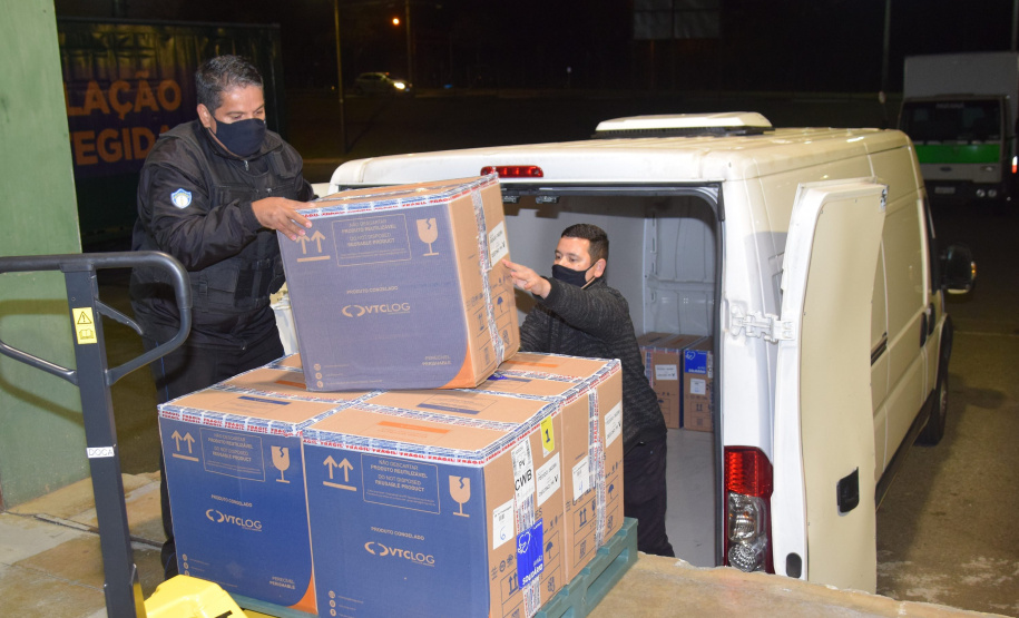 Novo lote com 114 mil vacinas contra a Covid-19 chega ao Paraná Foto: Américo Antonio/SESA