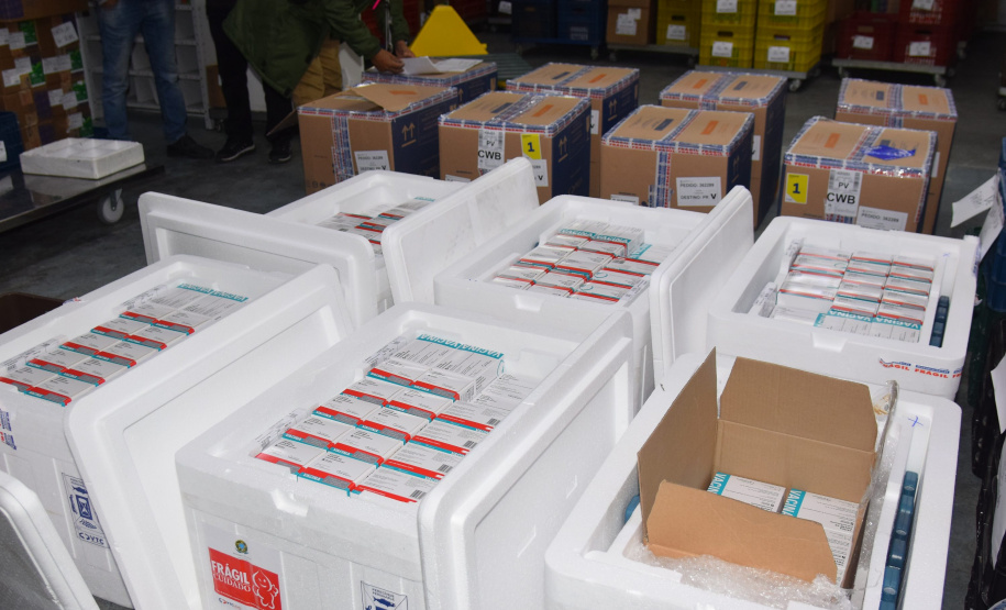 Novo lote com 114 mil vacinas contra a Covid-19 chega ao Paraná Foto: Américo Antonio/SESA