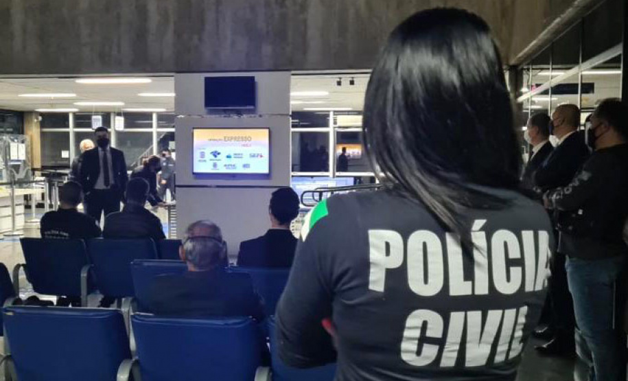 Uma força tarefa envolvendo a Polícia Civil do Paraná (PCPR), a Receita Federal, as Receitas Estaduais do Paraná, Minas Gerais e São Paulo e Instituto de Criminalística do Paraná está nas ruas, desde as primeiras horas da manhã desta quinta-feira (12), para cumprir dez mandados de busca e apreensão. - Curitiba, 12/08/2021 - Foto: PCPR