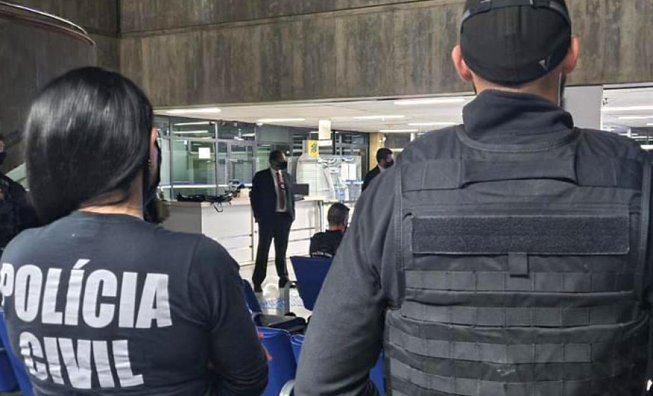 Uma força tarefa envolvendo a Polícia Civil do Paraná (PCPR), a Receita Federal, as Receitas Estaduais do Paraná, Minas Gerais e São Paulo e Instituto de Criminalística do Paraná está nas ruas, desde as primeiras horas da manhã desta quinta-feira (12), para cumprir dez mandados de busca e apreensão. - Curitiba, 12/08/2021 - Foto: PCPR