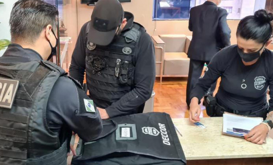 Uma força tarefa envolvendo a Polícia Civil do Paraná (PCPR), a Receita Federal, as Receitas Estaduais do Paraná, Minas Gerais e São Paulo e Instituto de Criminalística do Paraná está nas ruas, desde as primeiras horas da manhã desta quinta-feira (12), para cumprir dez mandados de busca e apreensão. - Curitiba, 12/08/2021 - Foto: PCPR