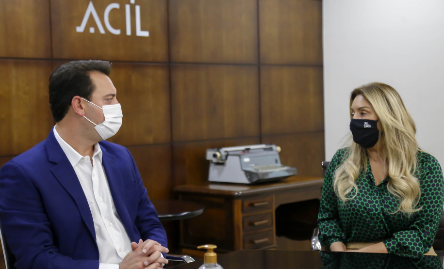 102.08.20201 Governador Carlos Massa Ratinho Junior em reunião com entidades do setor produtivo de Londrina com Marcia Manfrin, presidente da Acil
Foto Gilson Abreu/AEN