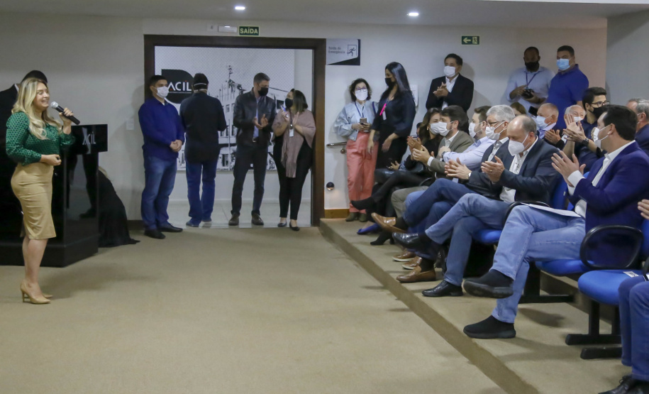 102.08.20201 Governador Carlos Massa Ratinho Junior em reunião com entidades do setor produtivo de Londrina com Marcia Manfrin, presidente da Acil
Foto Gilson Abreu/AEN