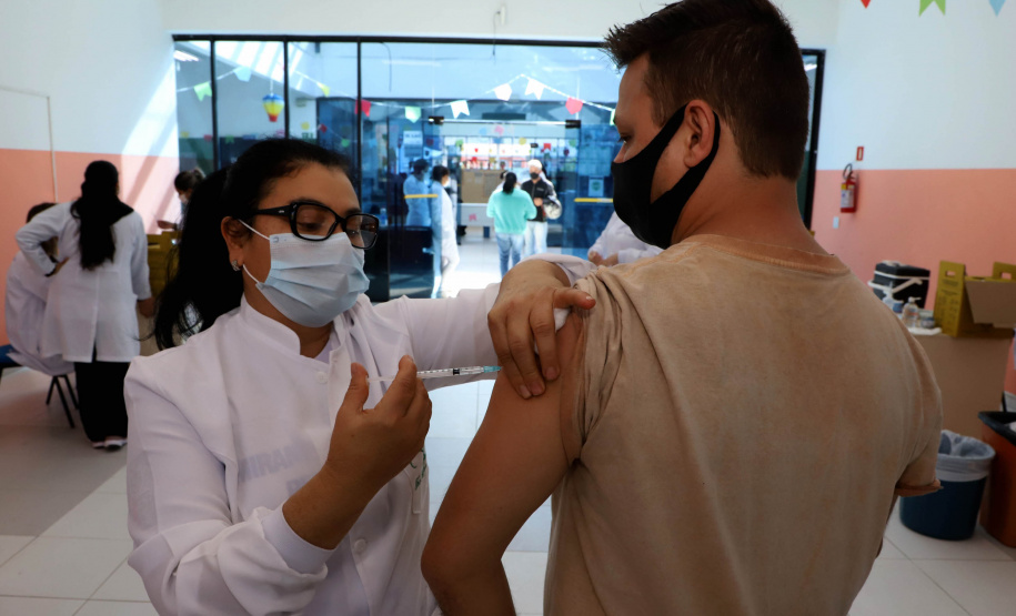 80% das cidades do Paraná já imunizam pessoas até 30 anos
Foto: Ari Dias/AEN