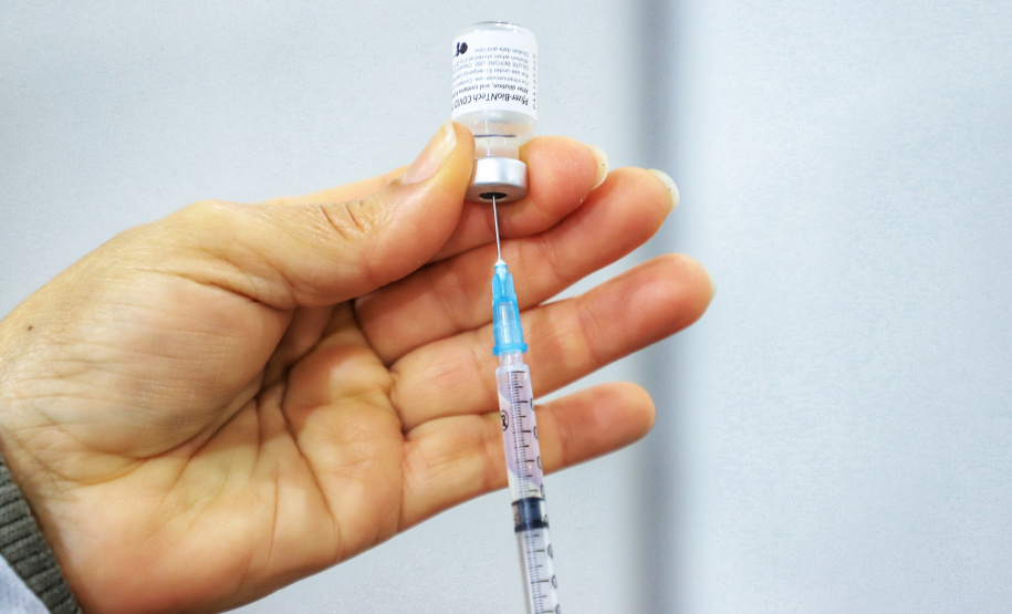 80% das cidades do Paraná já imunizam pessoas até 30 anos Foto: Jose Fernando Ogura /AEN