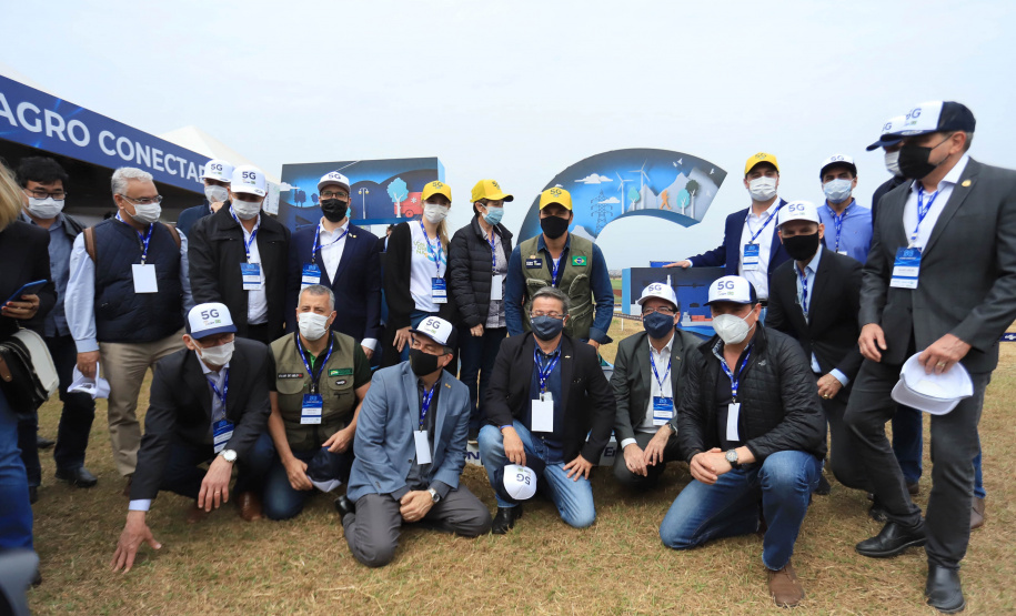 O governador Carlos Massa Ratinho Junior participou da apresentação de soluções tecnológicas para o agronegócio que se beneficiarão do 5G. A iniciativa faz parte da série de projetos-piloto de conectividade promovida pelo Ministério das Comunicações (Mcom).  -  Londrina, 12/08/2021  -  Foto: José Fernando Ogura/AEN