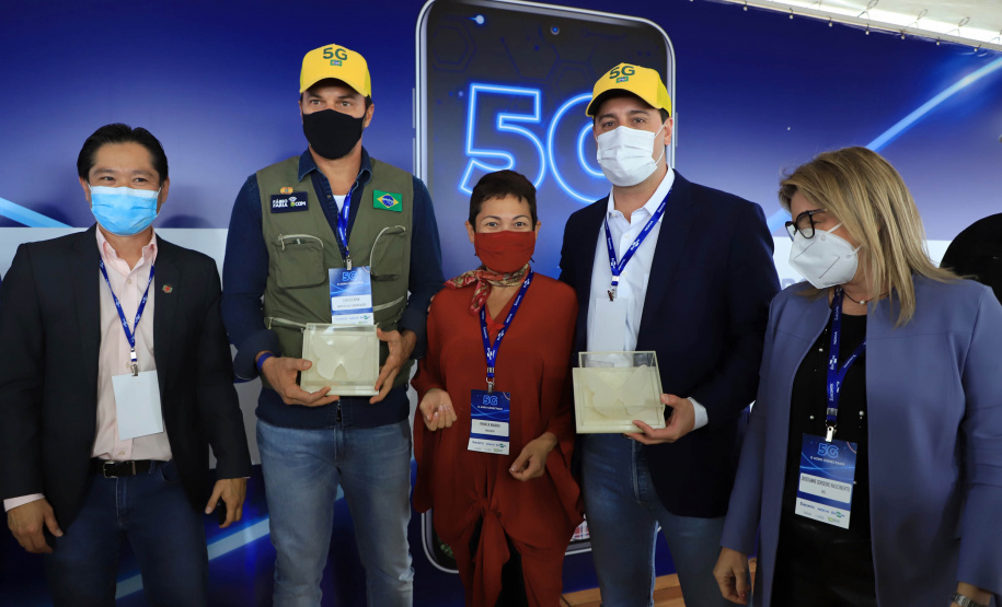 O governador Carlos Massa Ratinho Junior participou da apresentação de soluções tecnológicas para o agronegócio que se beneficiarão do 5G. A iniciativa faz parte da série de projetos-piloto de conectividade promovida pelo Ministério das Comunicações (Mcom).  -  Londrina, 12/08/2021  -  Foto: José Fernando Ogura/AEN