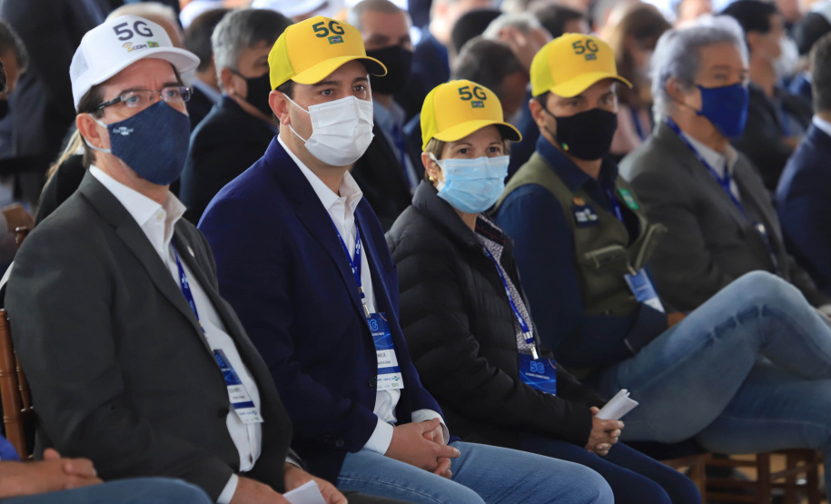 O governador Carlos Massa Ratinho Junior participou da apresentação de soluções tecnológicas para o agronegócio que se beneficiarão do 5G. A iniciativa faz parte da série de projetos-piloto de conectividade promovida pelo Ministério das Comunicações (Mcom).  -  Londrina, 12/08/2021  -  Foto: José Fernando Ogura/AEN