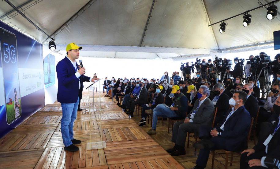 O governador Carlos Massa Ratinho Junior participou da apresentação de soluções tecnológicas para o agronegócio que se beneficiarão do 5G. A iniciativa faz parte da série de projetos-piloto de conectividade promovida pelo Ministério das Comunicações (Mcom).  -  Londrina, 12/08/2021  -  Foto: José Fernando Ogura/AEN