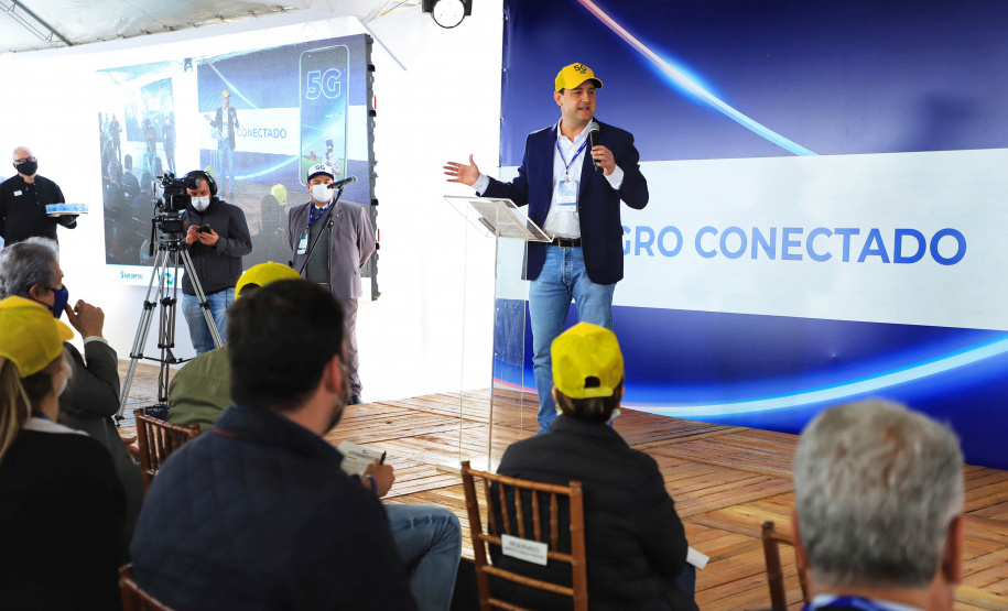 O governador Carlos Massa Ratinho Junior participou da apresentação de soluções tecnológicas para o agronegócio que se beneficiarão do 5G. A iniciativa faz parte da série de projetos-piloto de conectividade promovida pelo Ministério das Comunicações (Mcom).  -  Londrina, 12/08/2021  -  Foto: José Fernando Ogura/AEN