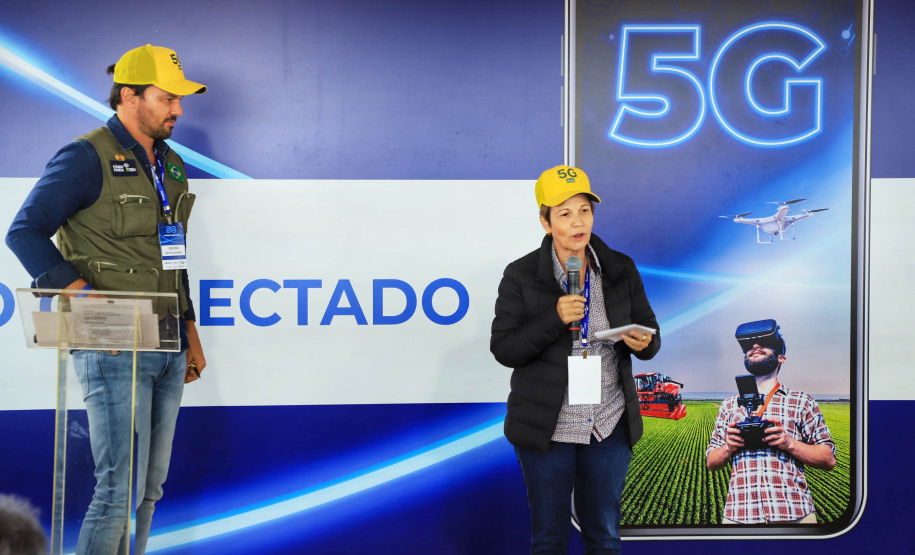 O governador Carlos Massa Ratinho Junior participou da apresentação de soluções tecnológicas para o agronegócio que se beneficiarão do 5G. A iniciativa faz parte da série de projetos-piloto de conectividade promovida pelo Ministério das Comunicações (Mcom). Na foto, ministro das Comunicações, Fábio Faria, e a ministra da Agricultura, Pecuária e Abastecimento, Tereza Cristina. -  Londrina, 12/08/2021  -  Foto: José Fernando Ogura/AEN