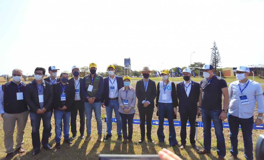 O governador Carlos Massa Ratinho Junior participou da apresentação de soluções tecnológicas para o agronegócio que se beneficiarão do 5G. A iniciativa faz parte da série de projetos-piloto de conectividade promovida pelo Ministério das Comunicações (Mcom).  -  Londrina, 12/08/2021  -  Foto: José Fernando Ogura/AEN