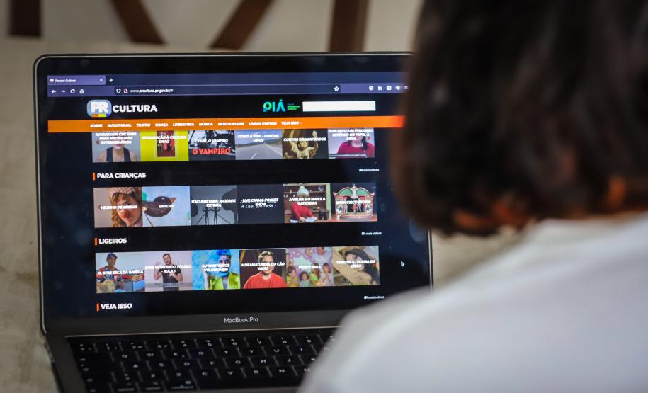 PR CULTURA A Secretaria de Estado da Comunicação Social e da Cultura via Superintendência-Geral da Cultura lançou oficialmente em junho de 2020 a Paraná Cultura, plataforma audiovisual de acesso gratuito para que artistas paranaenses sejam vistos e ouvidos em todo o Brasil e além. Foto: Geraldo Bubniak/AEN