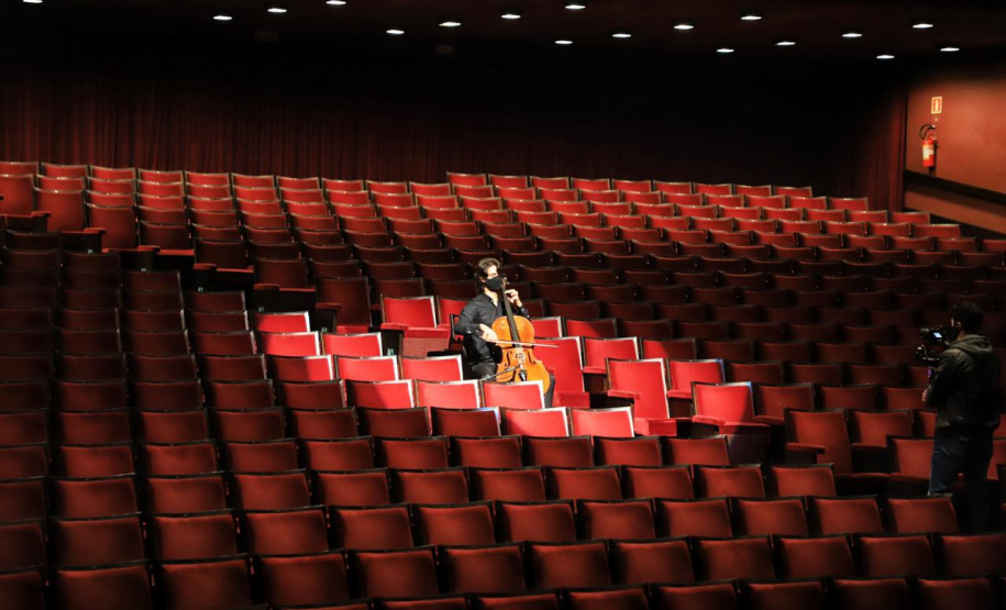 O Teatro Guaíra encerrou o primeiro semestre de 2021 atingindo um público de mais de 600 mil pessoas nas redes sociais, o equivalente a 287 Guairões lotados. Foto: Kraw Penas/SECC